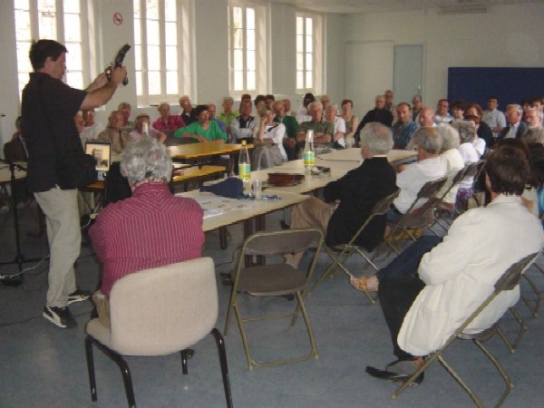 Corpus Etampois: soirée-débat sur le bombardement du 10 juin 1944 (salle Saint-Antoine, 28 juin 2004)
