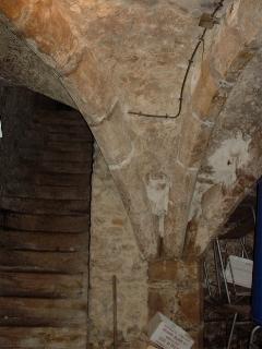 Cave gothique sous l'ancienne chapelle Saint-Antoine