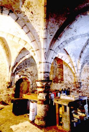 Cave dimière des moines hospitaliers de Saint Jean de Jérusalem de Chalou (quartier Saint-Gilles d'Etampes, XIVe siècle)