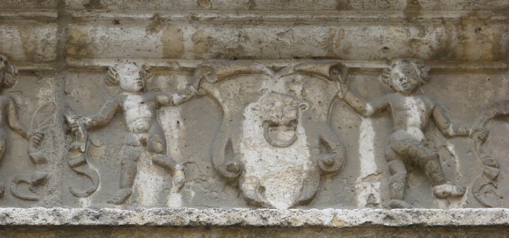 Linteau de la Porte de Vénus (Hôtel du Plateau improprement appelé Maison d'Anne de Pisseleu