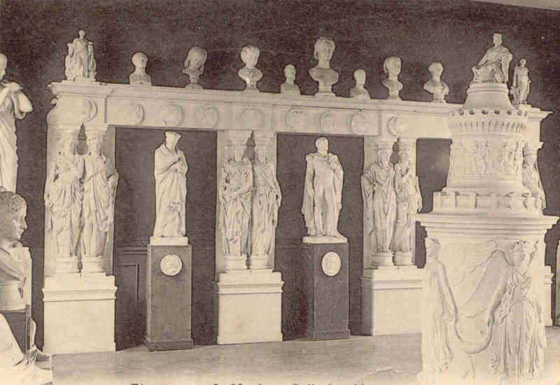 La salle des plâtres du Musée d'Etampes en 1903 (détail d'un cliché de Brière)