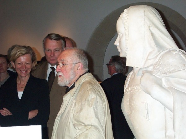 Jean Fréour, lors de l'inauguratiion de son Anne de Bretagne (© Gilbert Massard 2002)