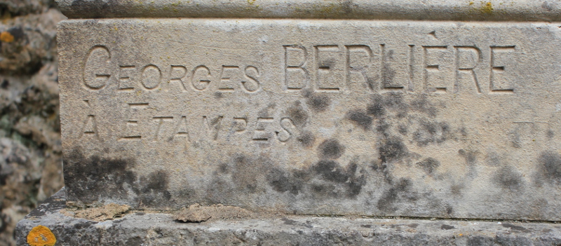 Marque de Georges Berlière sur la sépulture de la famille Ducloud au cimetière de Boissy-la-Rivière
