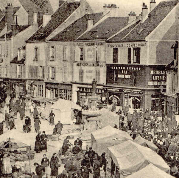 La boutique d'Adrien Lignier place Notre-Dame à Etampes vers 1911 (cliché Eugène Rameau)