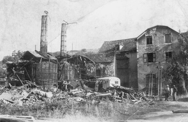 Le Moulin à Peaux peu avant sa destruction vers 1962