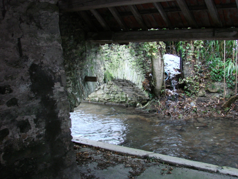 Le lavoir moulin de la Pirouette le 19 décembre 2010 (cliché Bernard Gineste)