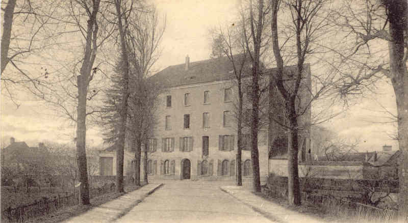Le moulin de l'Hospice en 1903 (carte postale Louis des Gachons n°49)
