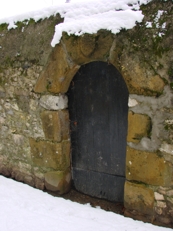 Ancienne porte armoiriée dépendant du n°5 de la rue des Grès