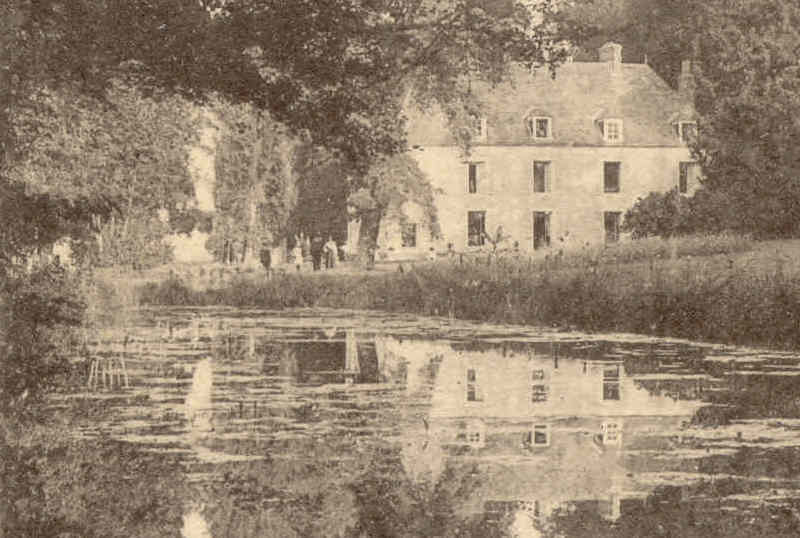 Le moulin et le château de Valnay en 1903 (cliché Louis-Didier des Gacons, carte n°28)