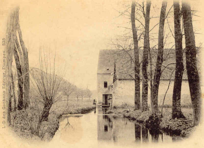 Le moulin de Vaujouan en 1901 (cliché Louis-Didier des Gacons, carte n°353)