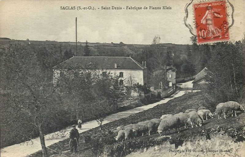 La fabrique de pianos Klein à Saclas vers 1917