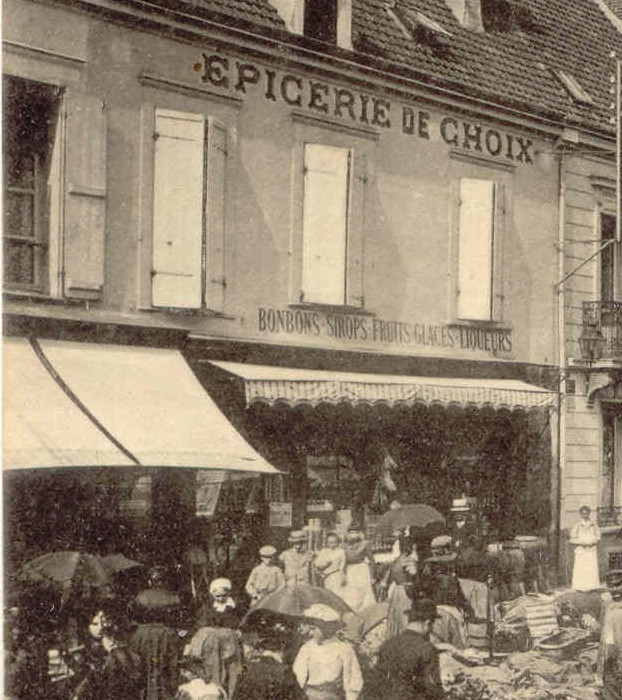 L'épicerie Thomine en 1913 (cliché Lévy, carte postale n°36)