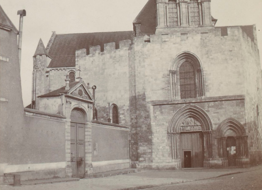 L'église Notre-Dame et l'Hôtel-Dieu d'Etampes en mars 1902