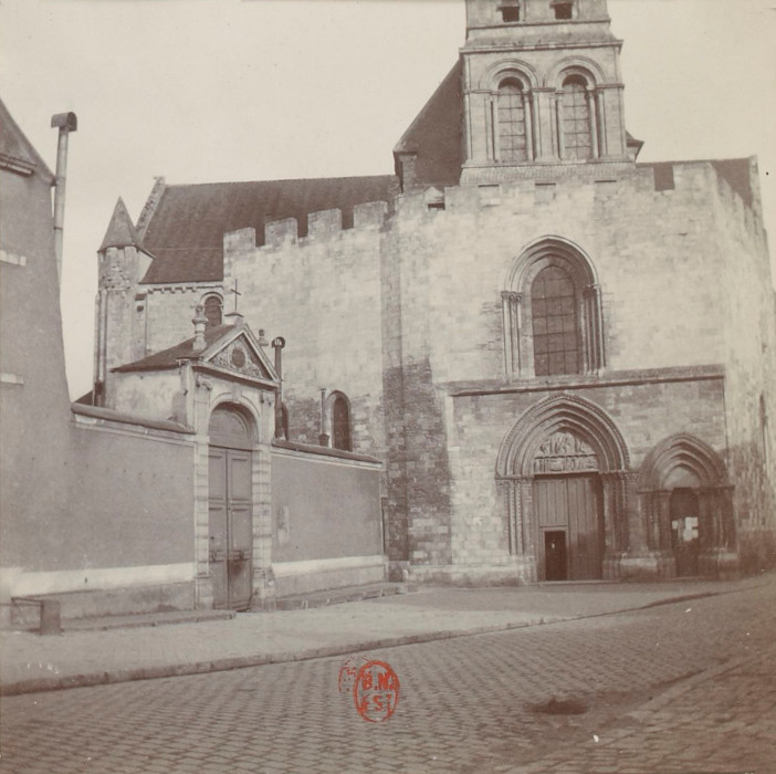 L'église Notre-Dame et l'Hôtel-Dieu d'Etampes en mars 1902