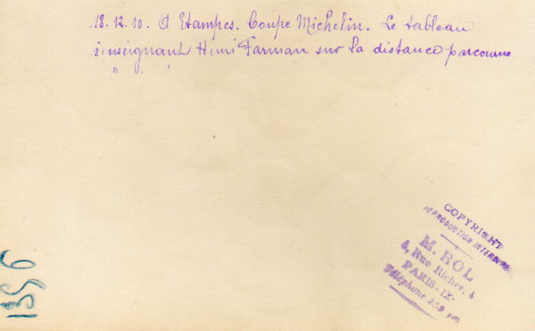 18 décembre 1910: 345 km (tableau renseignant Heny Farman sur la distance parcouru, photo Agende Rol)