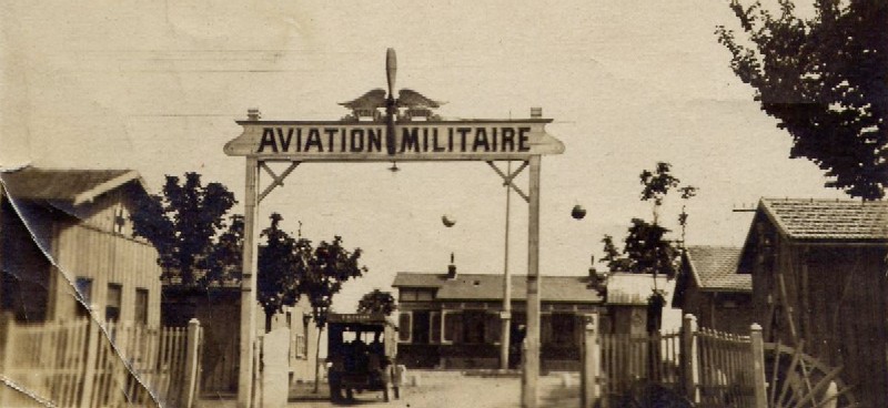 Entrée de l'Ecole d'Aviation Militaire de Paraçay-Meslay en 1917