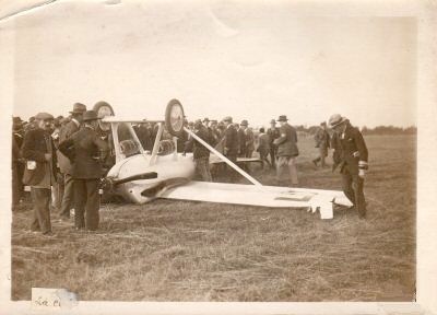 Agence Roll: l'avion de Sadi Lecointe après sa chute (cliché du 30 septembre 1922)