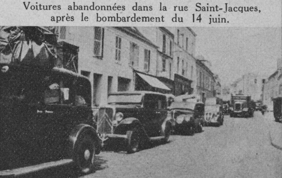 Voitures abandonnées dans la rue Saint-Jacques, après le bombardement du 14 juin