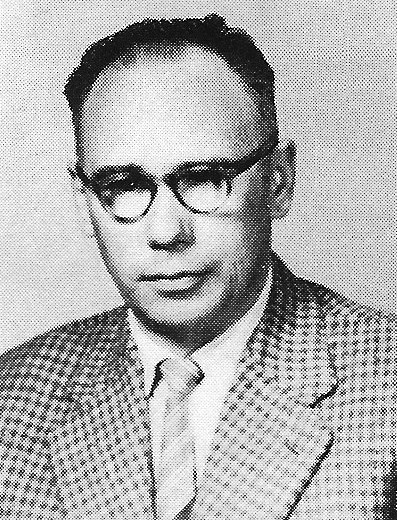 Roger Etienne, conseiller municipal d'Etampes en 1968