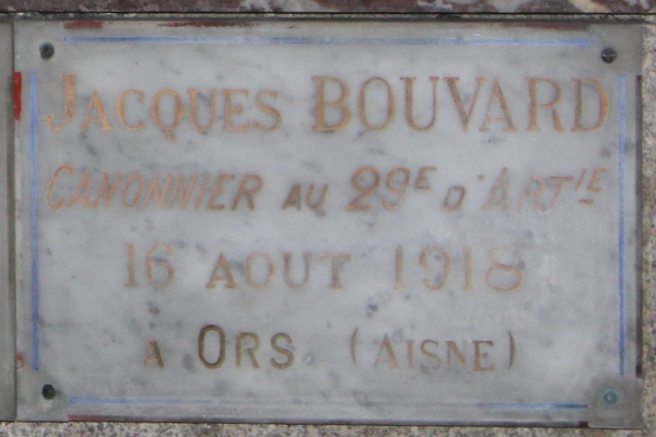 Plaque de Jacques Bouvard au mémorial de l'église Notre-Dame d'Etampes (1921)