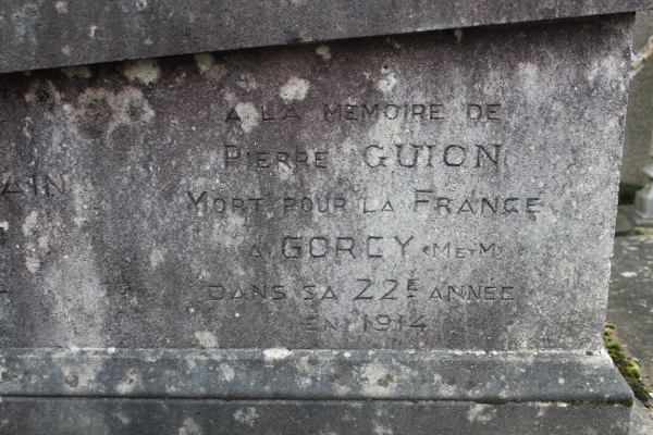 Inscription à la mémoire de Pierre Guion, cimetière Saint-Gilles