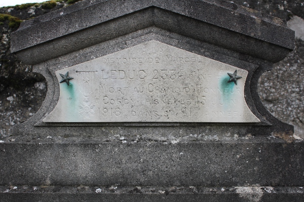 Mention de Marcel Leduc au caveau de sa famille au cimetière de Notre-Dame nouveau