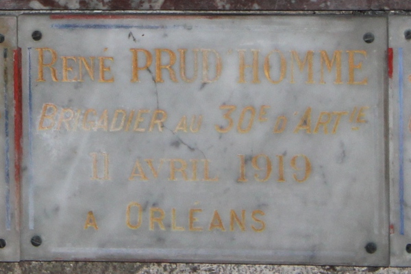 Plaque de René Prudhomme au mémorial de l'église Notre-Dame d'Etampes (1921)