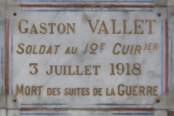 Plaque de Gaston Wallet au mémorial de l'église Notre-Dame d'Etampes (1921)