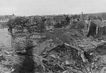 Champ de ruine après le bombardement du 10 juin 1944