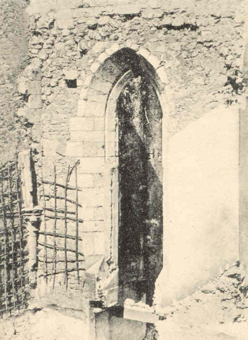Pl. I, Ancienne église Sainte-Croix d’Étampes (Détail des ruines. — Fouilles de 1895)