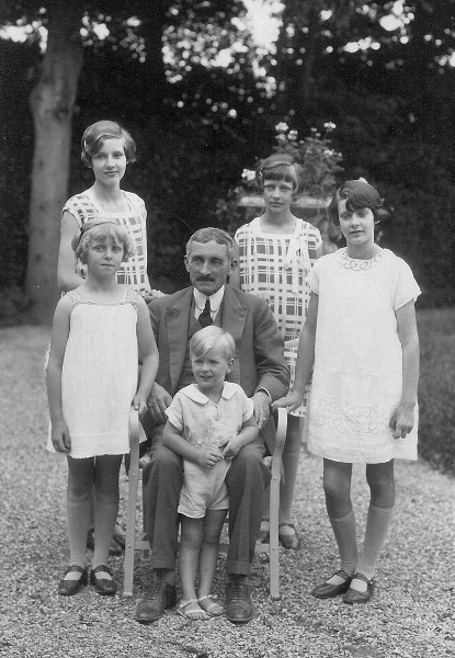 Photo de famille de 1927 au Petit-Saint-Mars