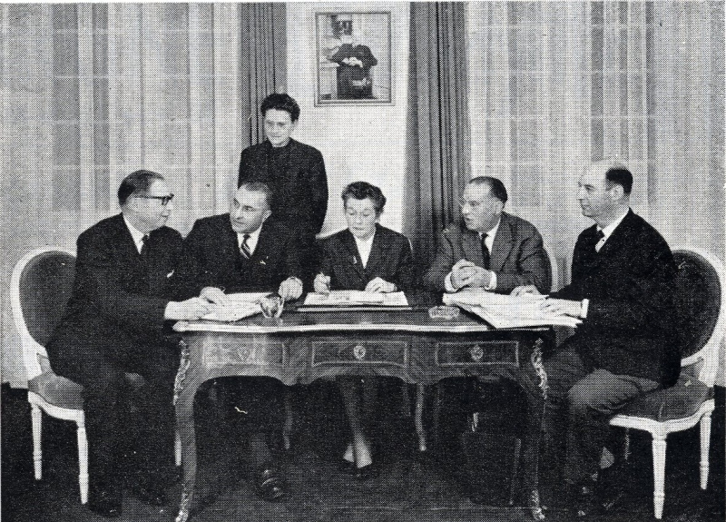 Mme Suzanne Vayne, maire d'Etampes, et ses adjoints, en juillet 1963
