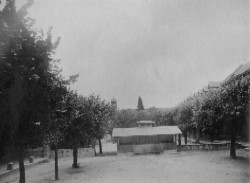 Arrière-cour du collège en 1925