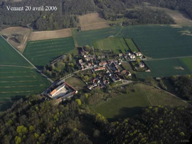 Vue aérienne de Venant, hameau de la commune de Boissy-le-Sec (cliché de 2006)