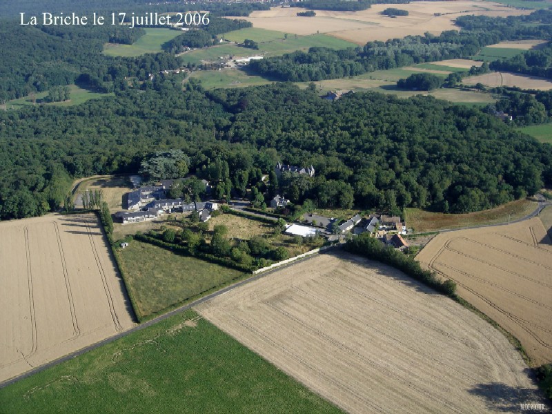 Vue aérienne n°2 de La Briche, hameau de Souzy-La Briche (cliché de 2006)