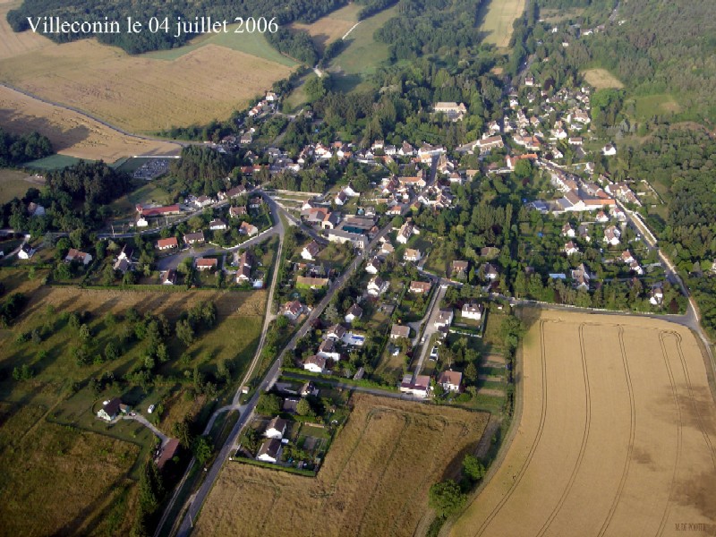 Vue aérienne n°2 de Villeconin (cliché de 2006)