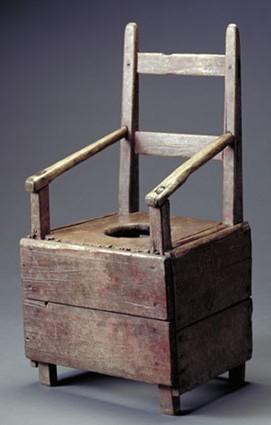 Chaise percée pour enfant du 18e siècle (Musée Canadien de la Civilisation)