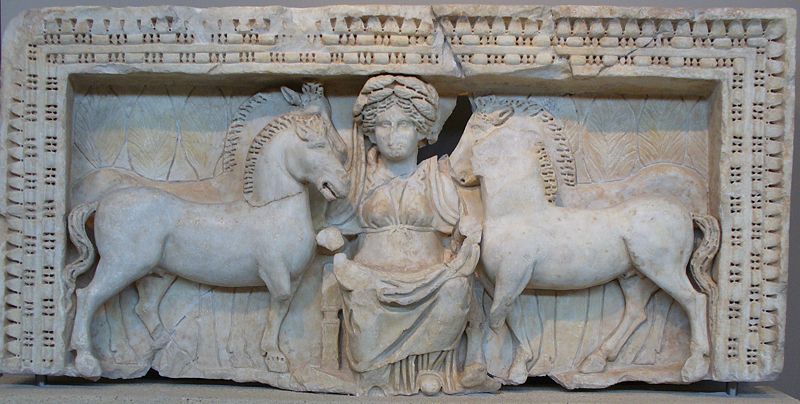 Représentation grecque de la déesse gauloise Epona (Thessalonique, IVe siècle)