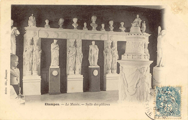 Etampes, le Musée, salle des plâtres (carte postale Brière sans numéro, m5)