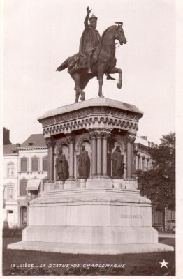 Etoile: Statue de Charlemagne à Liège