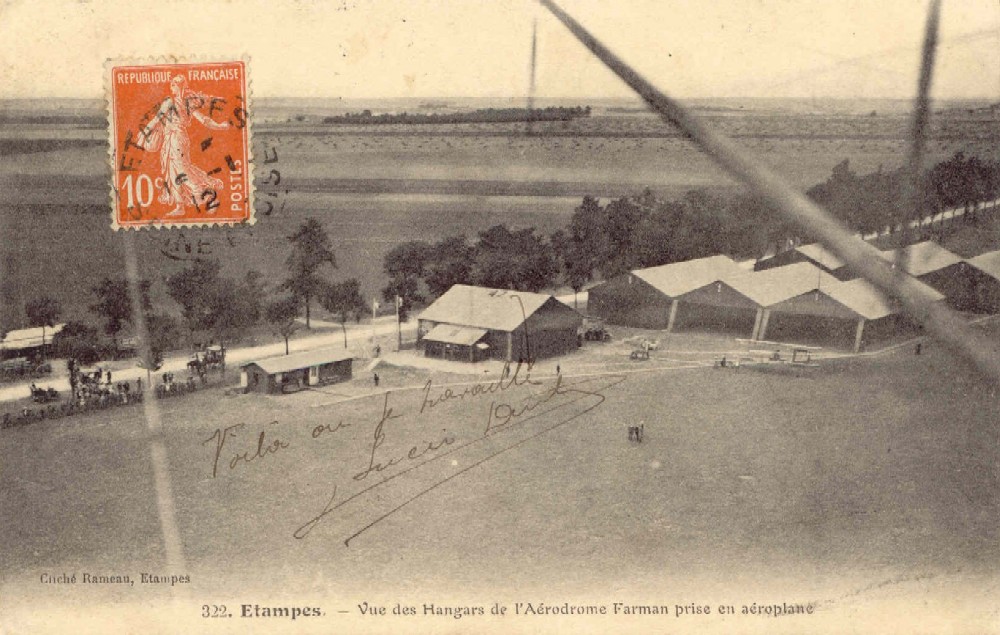 Rameau n°322: Vue des hangars de l'aérodrome Farman prise en aéroplane