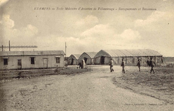 Étampes.— École militaire d'Aviation de Villesauvage - Baraquements et Bessonneau (E. Rameau, 1918)