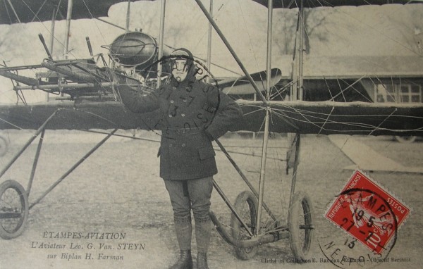 Léo G. Van Steyn sur biplan H. Farman