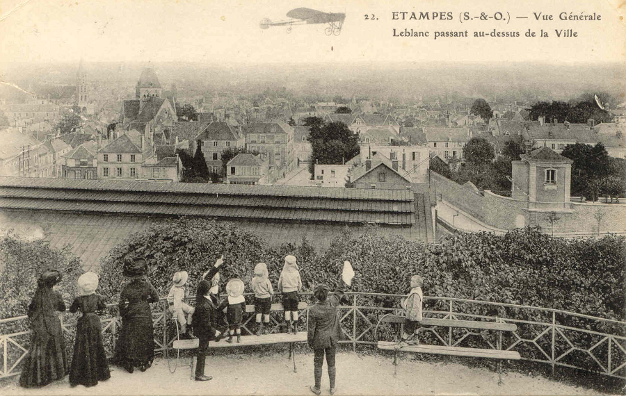 Ernest Le Deley: Vue Générale - Leblanc passant au-dessus de la Ville (1912)