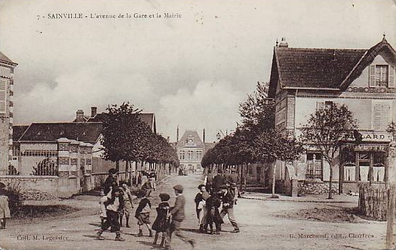 Avenue de la Gare et Mairie de Sainville