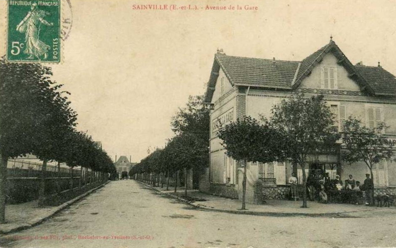 L'avenue de la Gare à Sainville