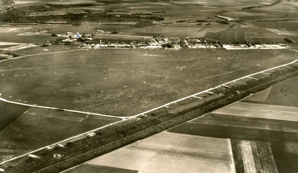 Roger Henrard: Vue aérienne de l'aérodrome de Mondésir